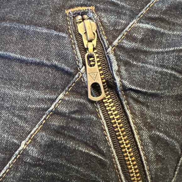 Guess Straight Leg Skinny Jeans - Size 26 - Picture 5 of 7